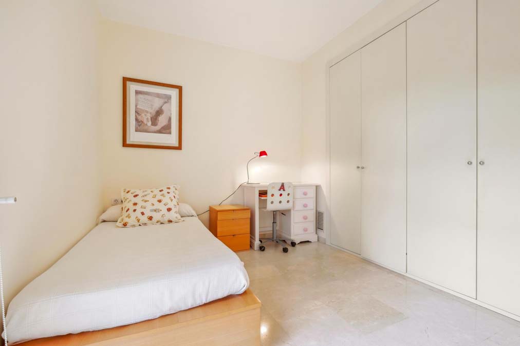 armarios dormitorio piso urbanización empordà golf