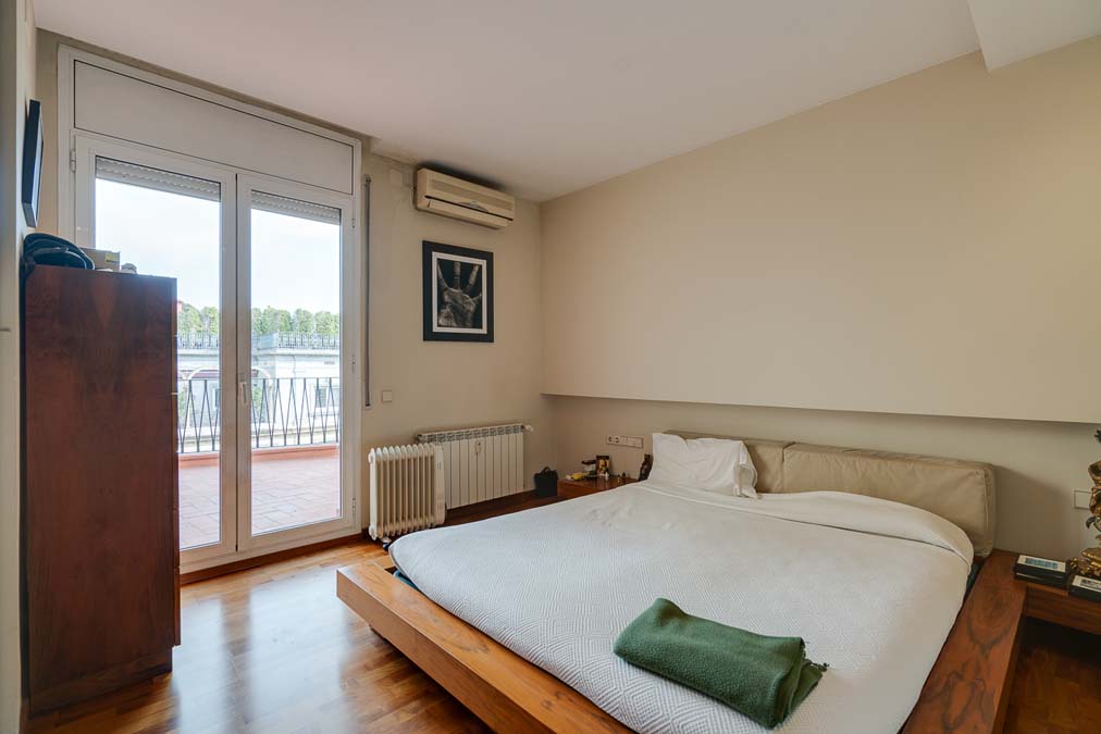 Dormitorio ático venta calle Balmes Barcelona