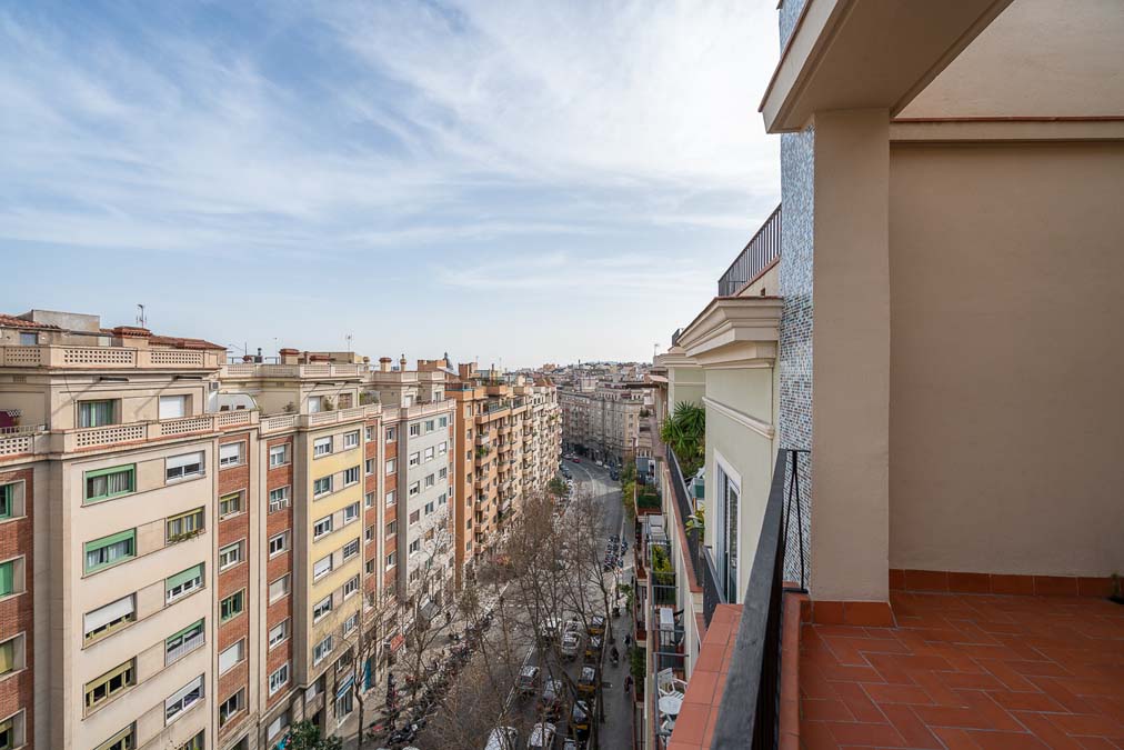 Vistas desde terraza ático venta calle Balmes Barcelona